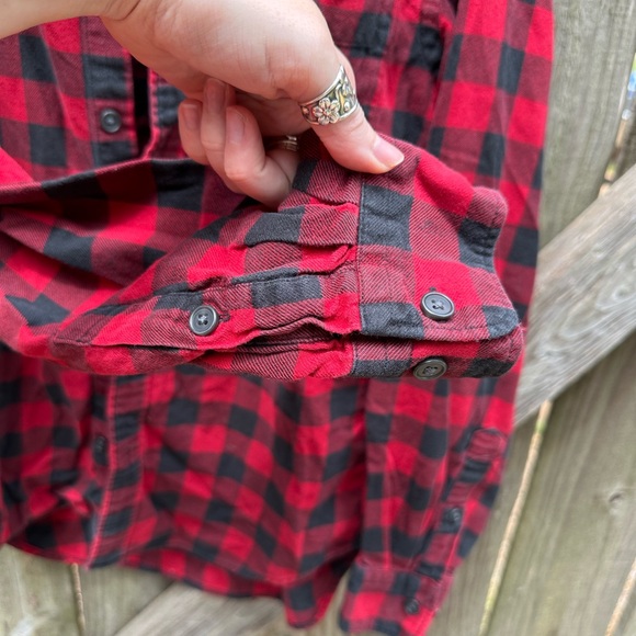 Uniqlo Red and Black Checkered Plaid Button Down Collared Shirt - Picture 5 of 6